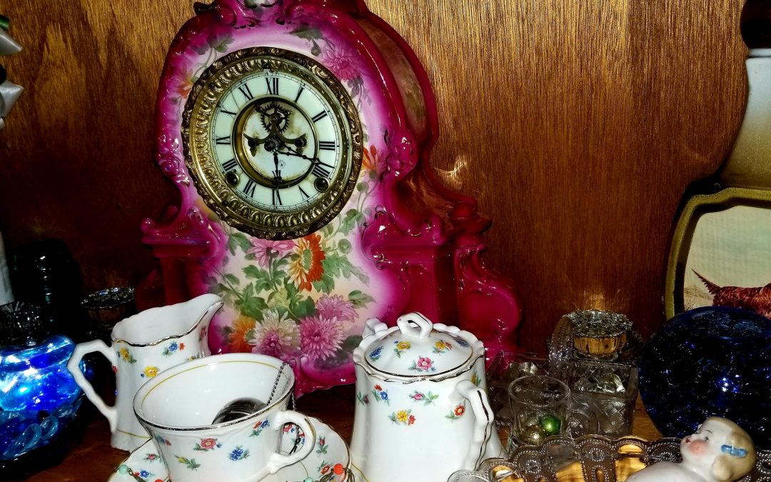 10 Types of Valuable Antiques Things to Look for